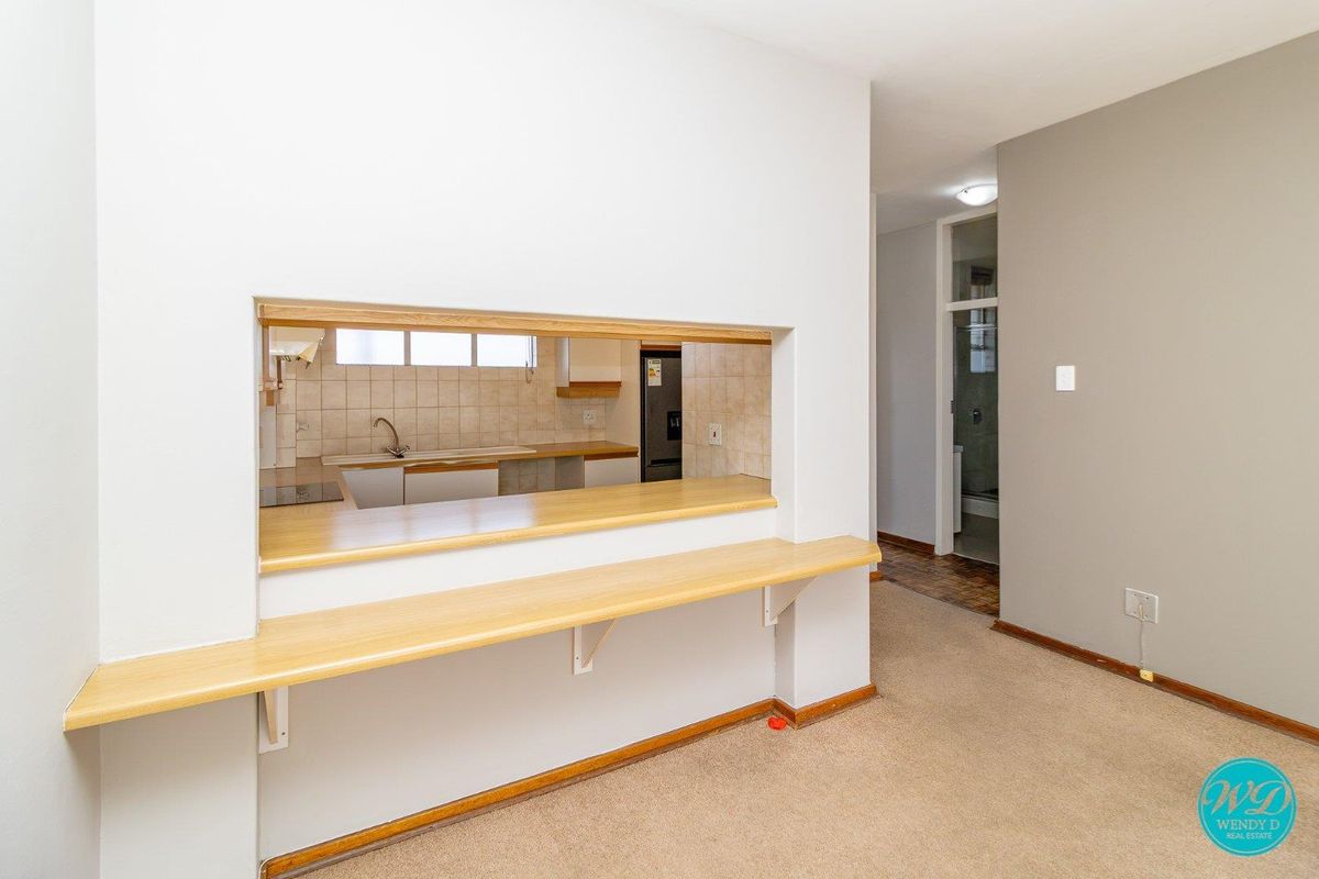 Sunny, Spacious & Perfectly Positioned! - Photo 5