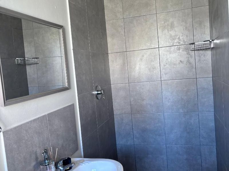 **Spacious 3-Bedroom with build in cupboards in secure community,with added seabreeze*** - Photo 9