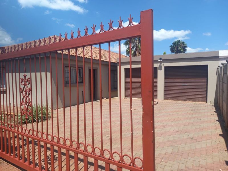 FOUR BEDROOM STAND ALONE HOUSE AVAILABLE IN ORCHARDS . - Photo 9