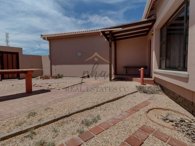 Coastal Charm - Photo 2