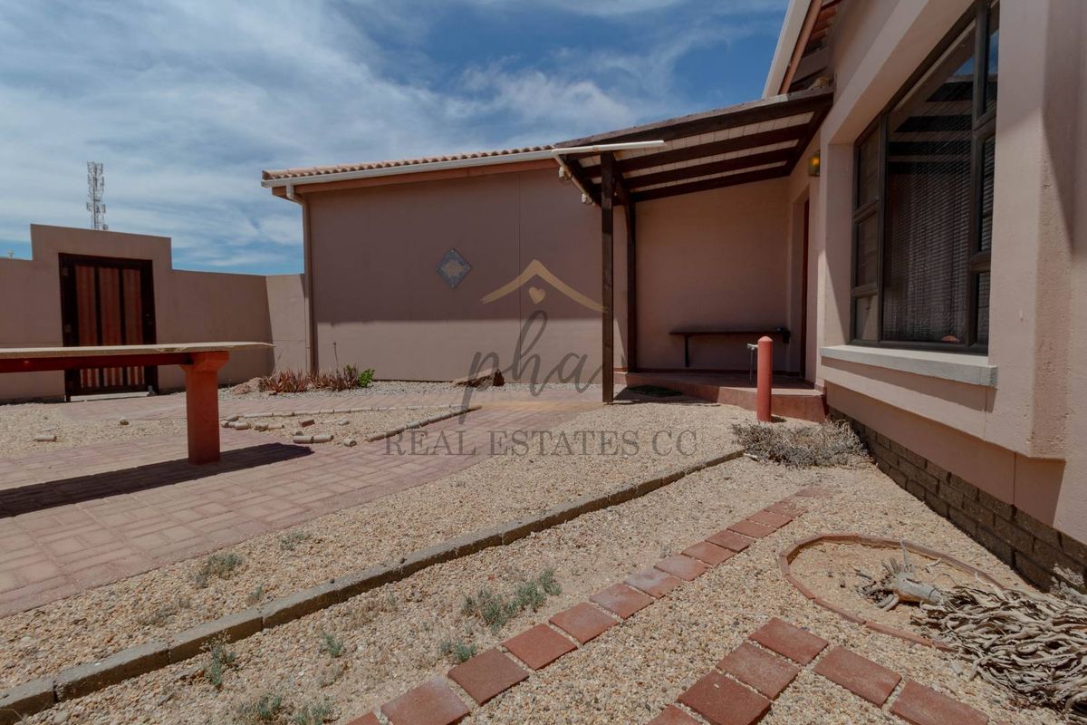 Coastal Charm - Photo 2