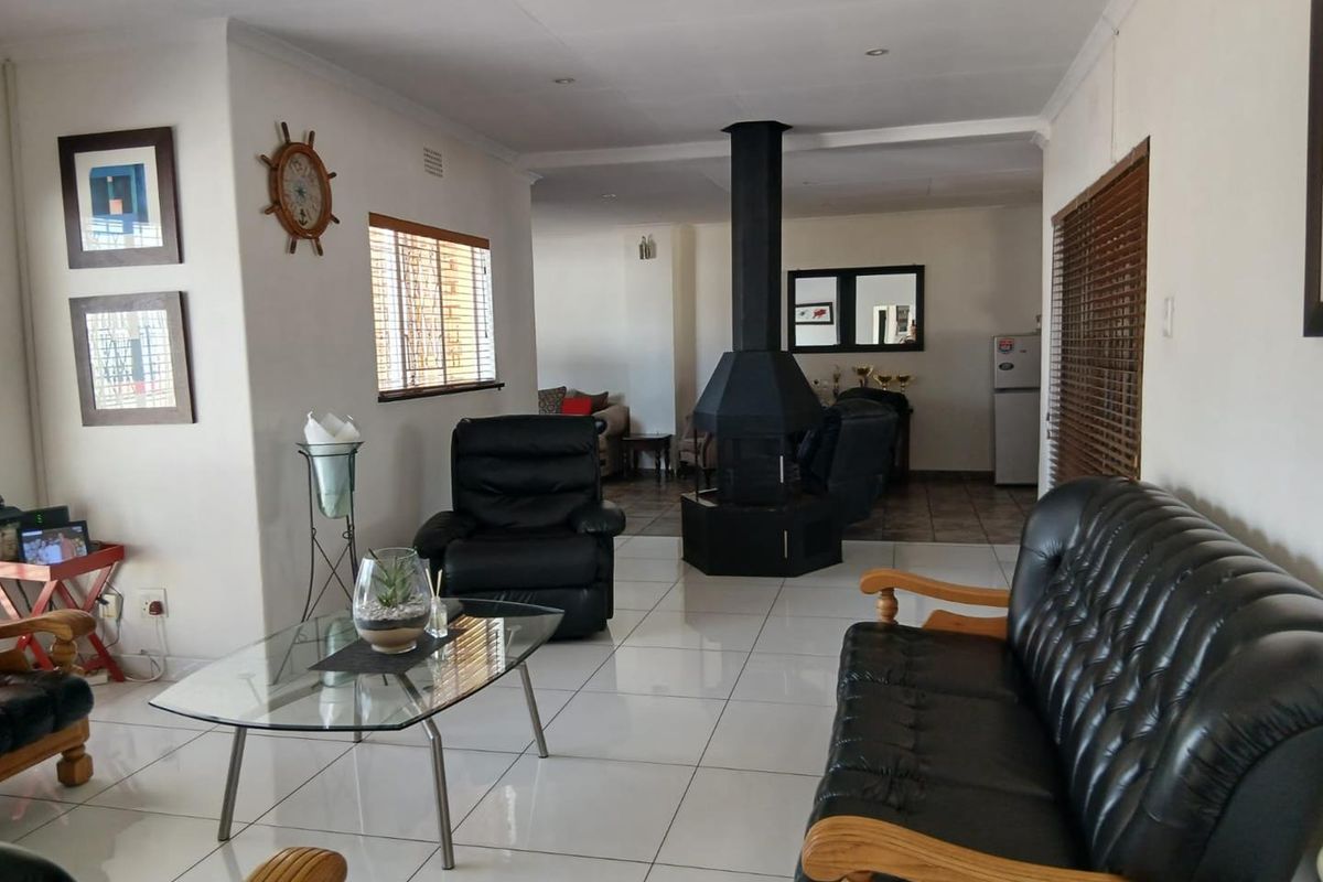 Lovely Family Home with Flat for sale - Photo 4