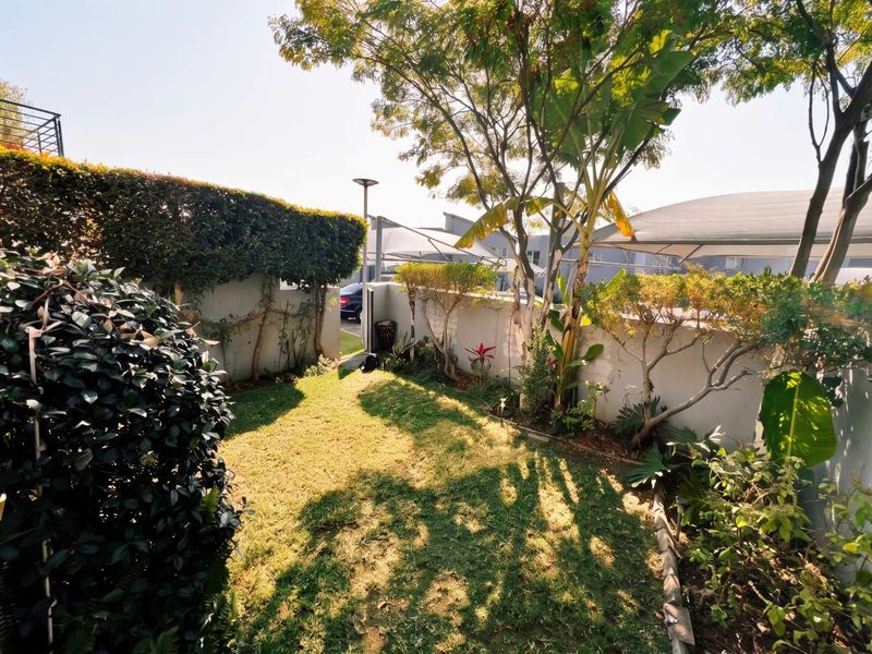 Beautiful Two Bedroom Garden Apartment in Broadacres - Photo 10