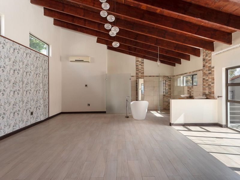 4 Luxury Bedrooms home For sale - Photo 8