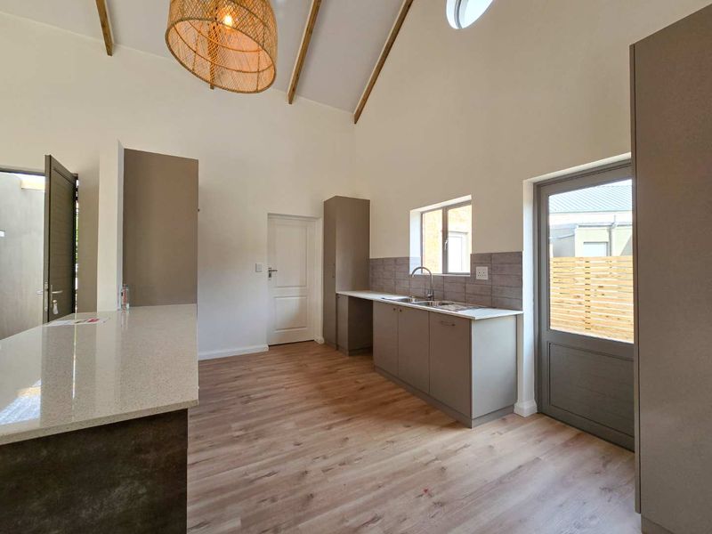 Modern 3 Bedroom townhouse for sale in Stilbaai-Wes. - Photo 10