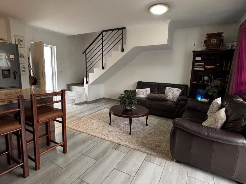 Neat 3 Bedroom Duplex - Photo 1