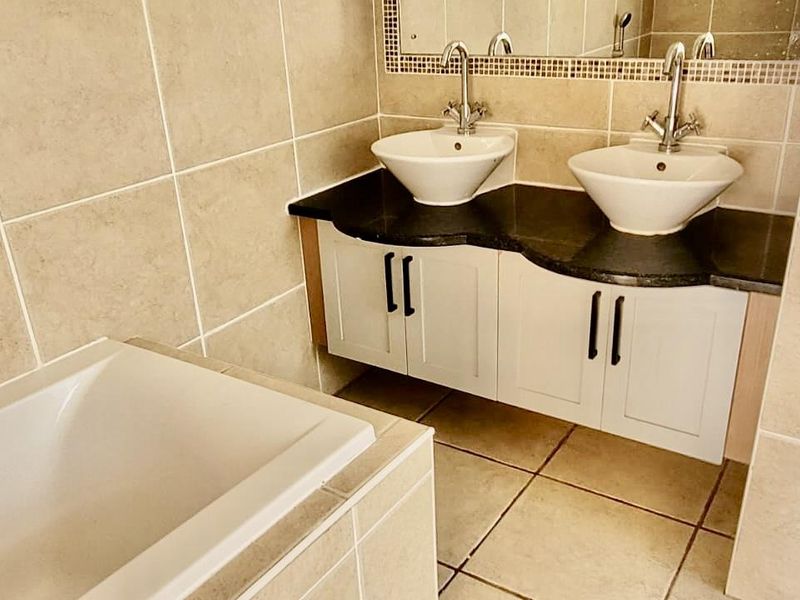 3 BED 2 BATH UNFURNISHED GARDEN TOWNHOUSE MORNINGSIDE - Photo 8