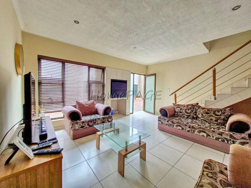 Central, Walvis Bay:  Various 3 Bedroom Units for sale in Union Court - Photo 10