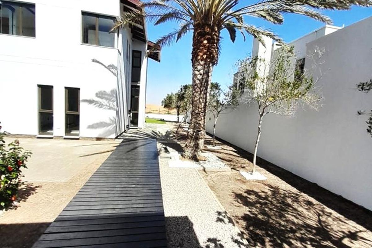 DUNEVIEW MANSION IN PERFECT AREA WITH UNINTERUPTED DUNEVIEWS!! - Photo 5