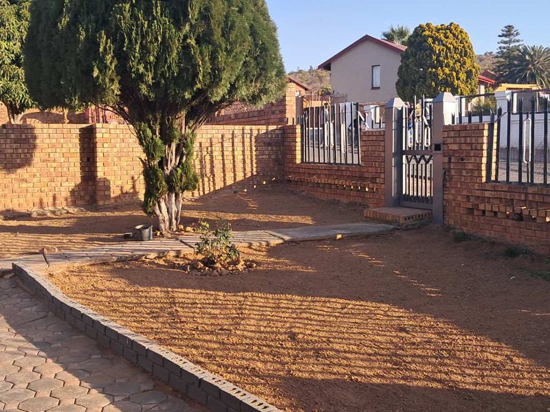 IMMACULATE HOME - Photo 6