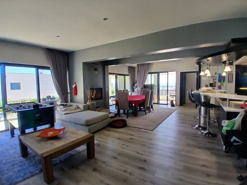 Modern Hilltop Home with Panoramic Windhoek Views - KLEINE KUPPE - Photo 7