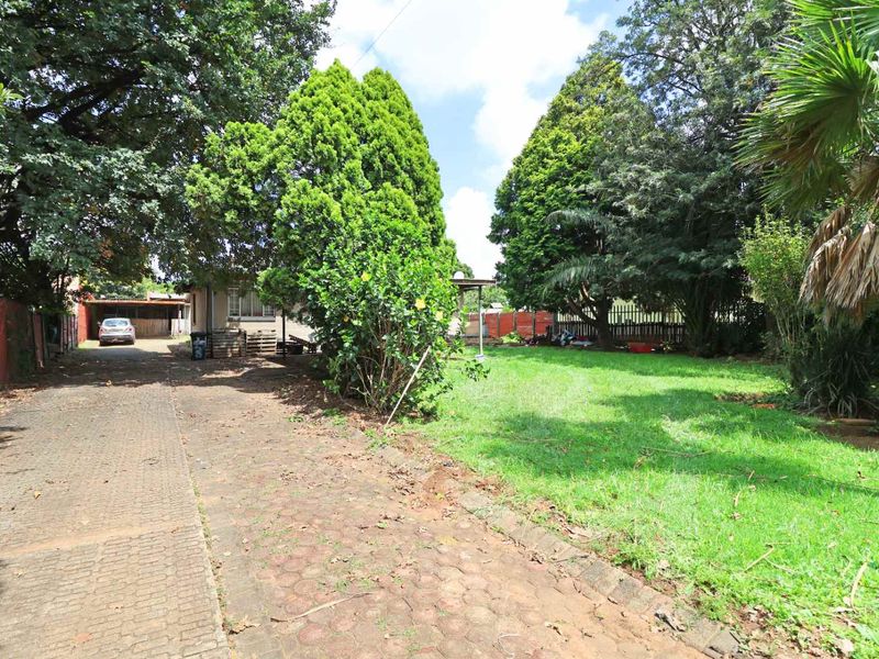 Cozy 2-Bed Garden Cottage with Covered Carport – Rent Now! - Photo 3
