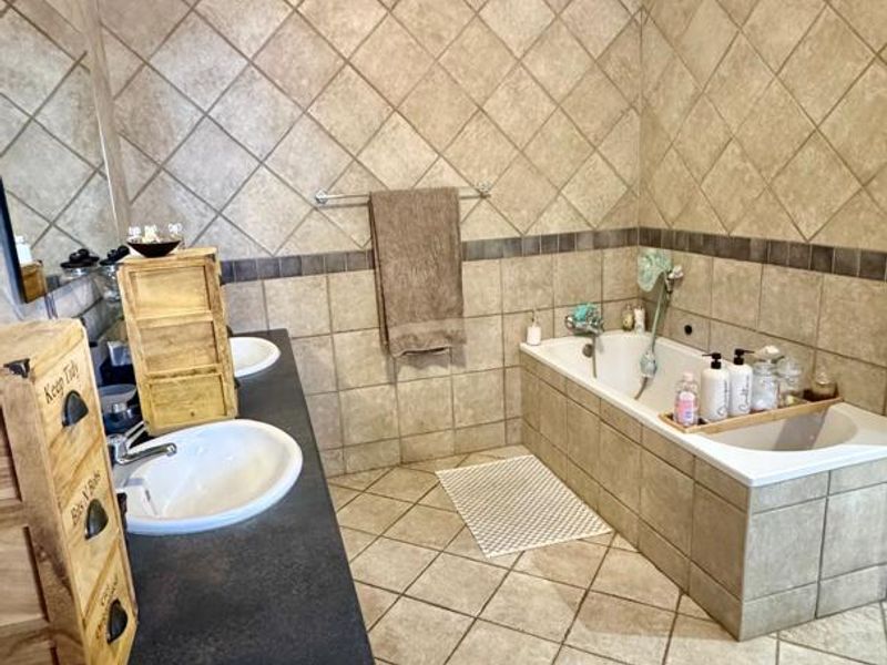 Discover Comfort & Style at Windhoek Country Club Estate - Photo 4