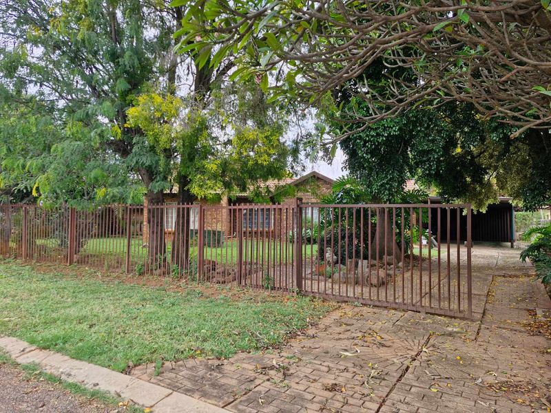 3 Bedroom house for sale in  Orchards - Photo 2