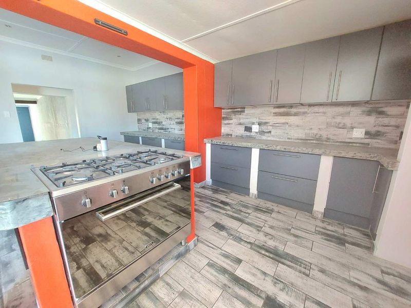 Exceptional Dual-Purpose Property - Home & Business in One - Photo 5