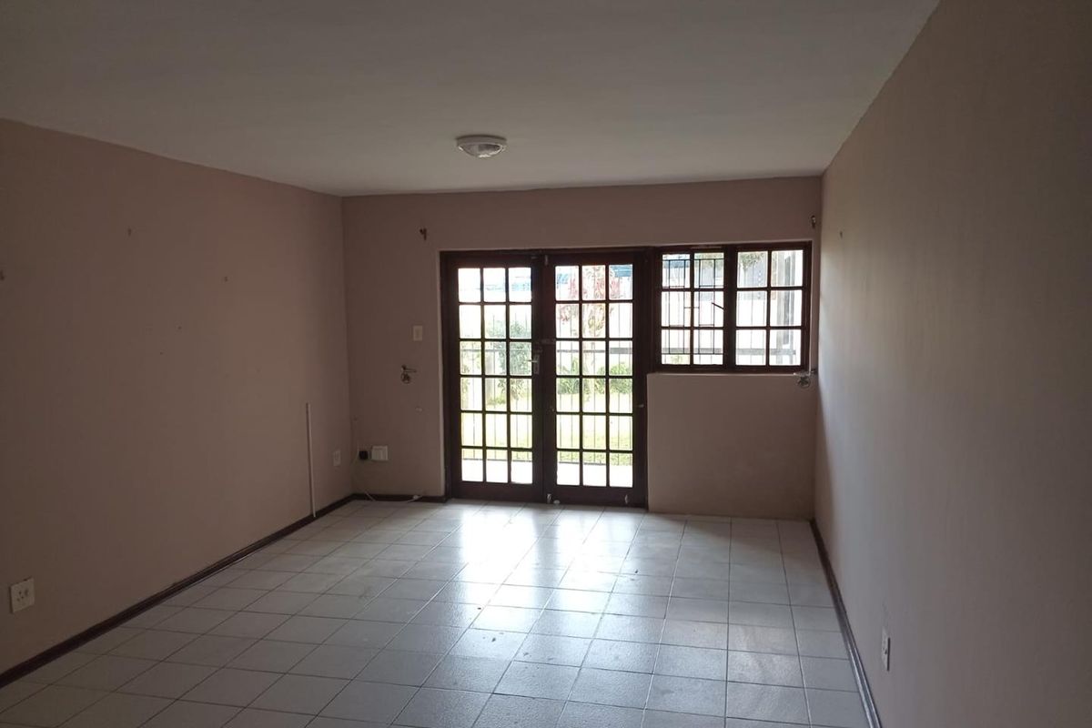 Discover simple, stylish living in this well-maintained 2-bedroom flat, perfect for comfortable everyday living or a smart investment opportunity. - Photo 2