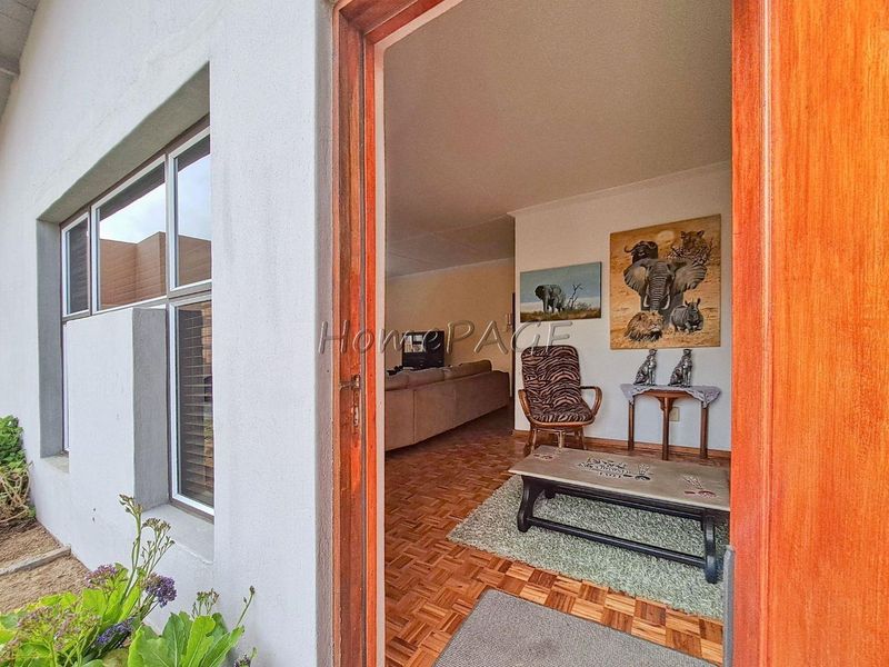Lagoon, Walvis Bay:  Neat 3 Bedr Home is for Sale - Photo 3