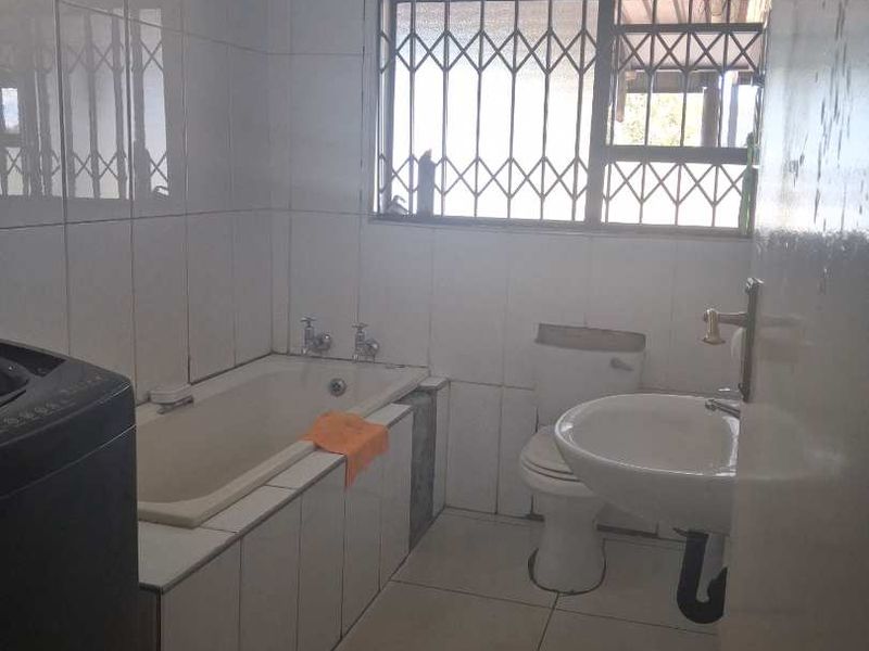 4 Bedroom House To Rent Unitas Park - Photo 10