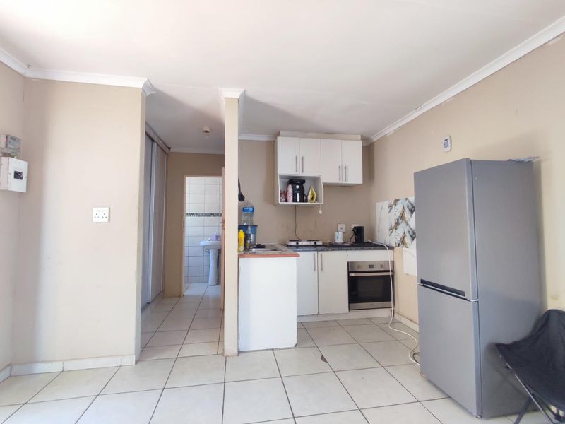5 Bedroom Apartment in Cosmo City - Photo 7
