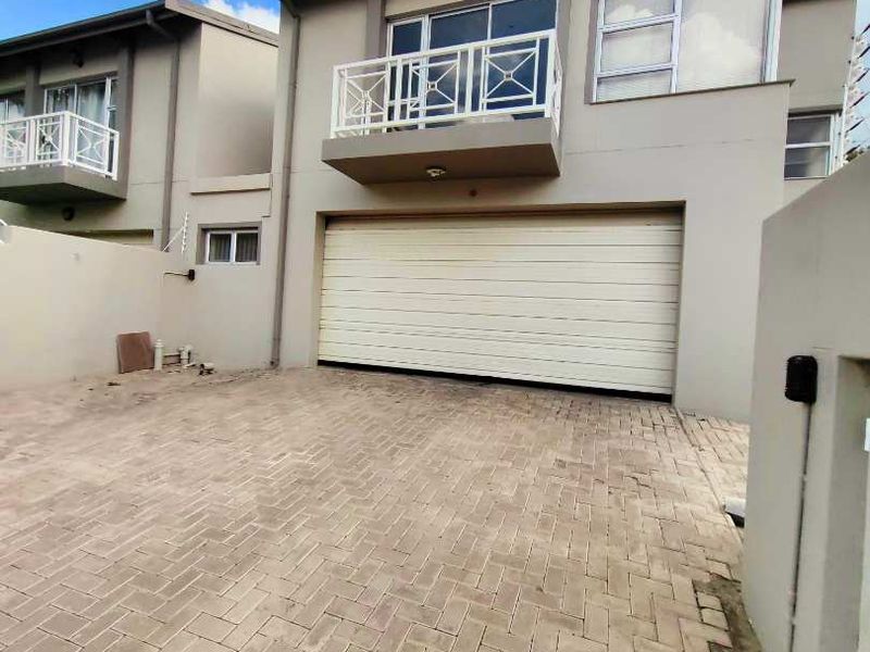 SOLE MANDATE TOWNHOUSE FOR RENT EROS - Photo 1