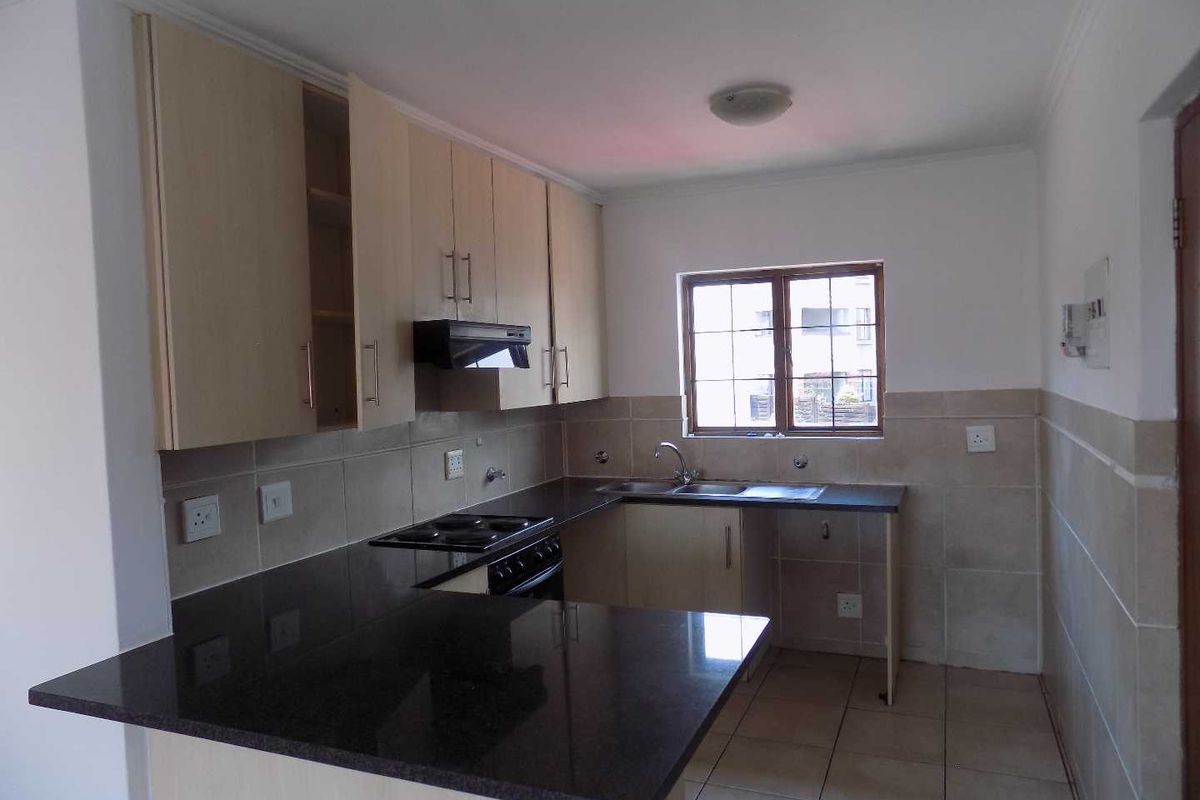 "Rivonia Gem: 2-Bedroom Apt for R699k!" - Photo 3