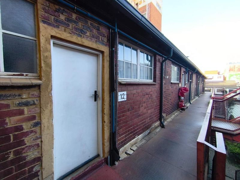 1 Bedroom Airbnb Apartment for Sale in Maboneng - Photo 1