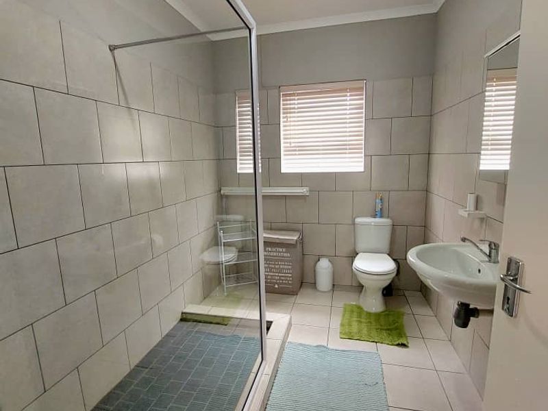 3 Bedroom Self-catering House - Photo 8