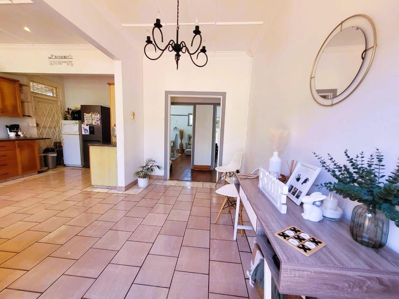 Spacious, Well-Priced 3-Bed, 2-Bath Family Home in Prime Glenwood  Charming, Secure Cul-de-Sac Setting - Photo 4