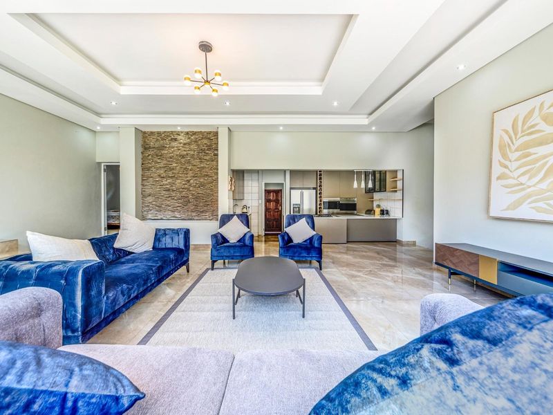 Five Bedroom Home for Sale In Waterfall Country Estate. - Photo 6