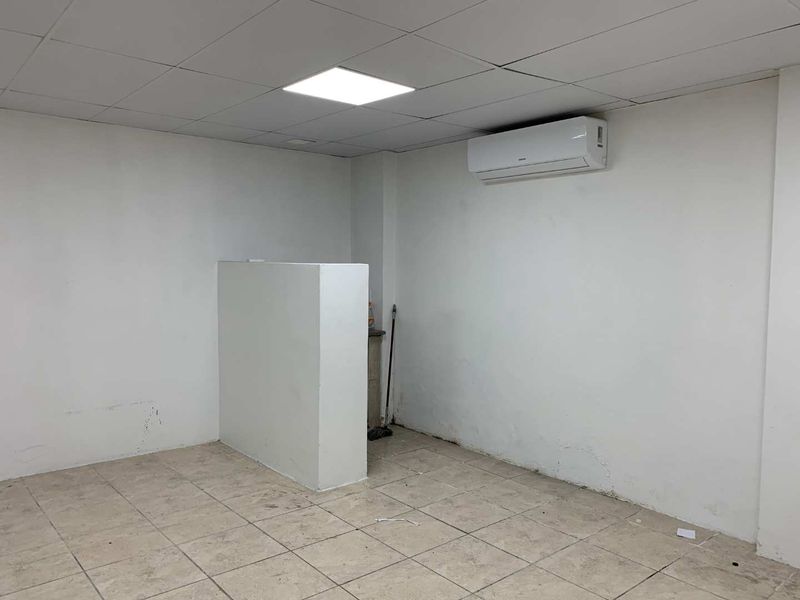 Prime Retail/Office Space in Neat Arcade – Secure Your Spot Today - Photo 9