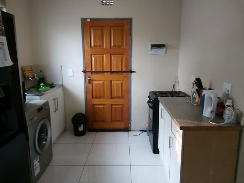 Riverside View Home - R 850 000! - Photo 6