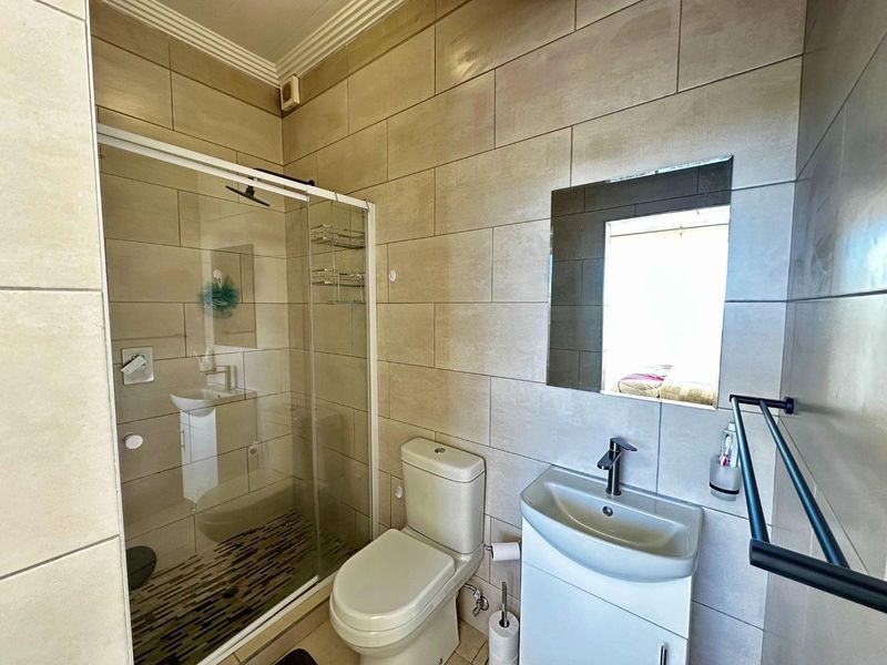 2 Bedroom Apartment TO LET in Kleine Kuppe - Photo 5