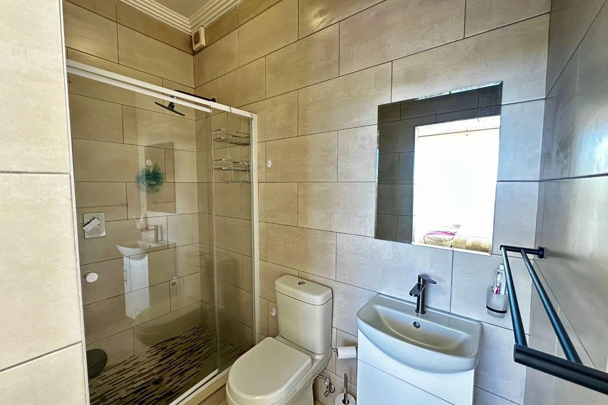 2 Bedroom Apartment TO LET in Kleine Kuppe - Photo 5