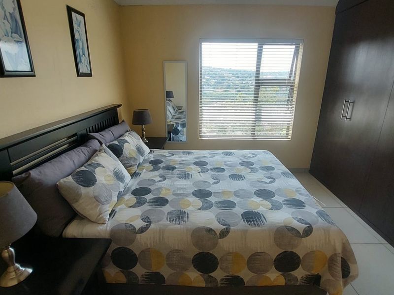 Ground Floor Comfort: 3 Bedrooms, Modern Bath, Scenic Views! - Photo 10
