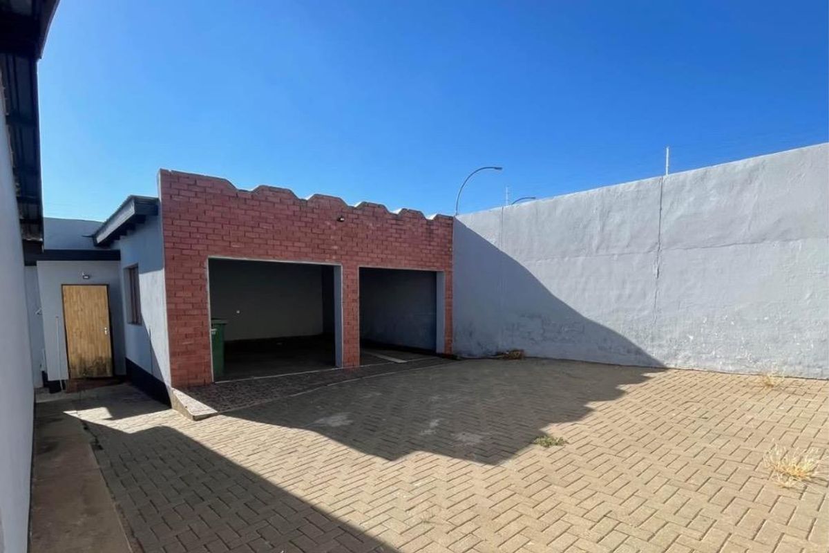 Newly renovated - Photo 3