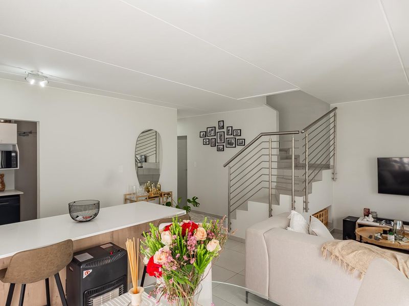 Modern Elegance in a Secure and Sought-After Estate - Photo 6