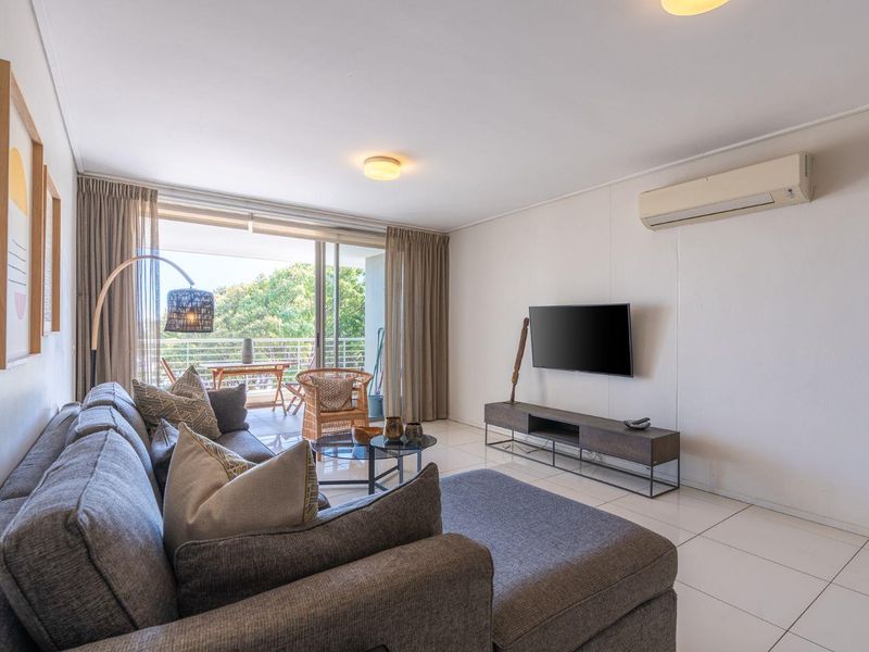 Light and Bright Green Point Apartment - Photo 3