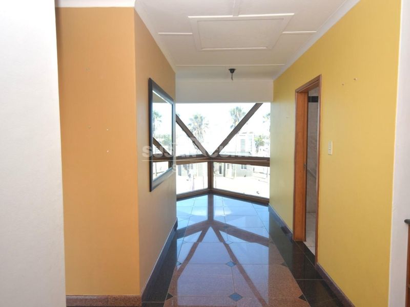 Ampartment with a stunning view in central town - Photo 6