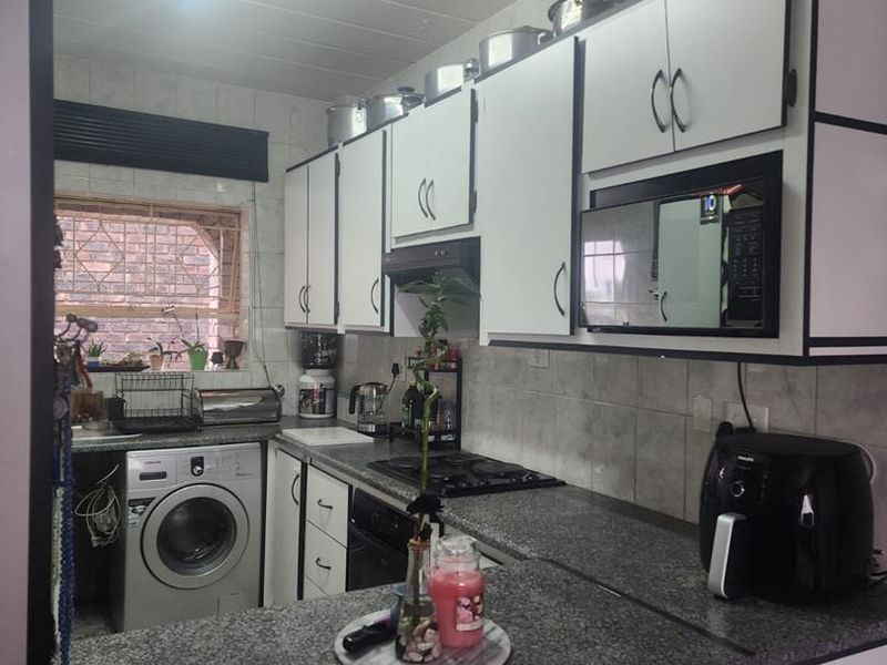 2 Bedroom Apartment for Sale in Croydon - Photo 9
