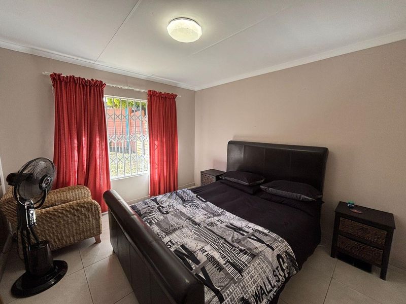 Priced to sell - two bedroom townhouse in Erasmuskloof - Photo 8