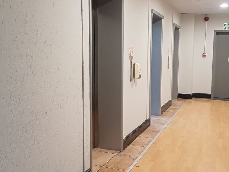 PRIME CBD OFFICE TO LET - Photo 3