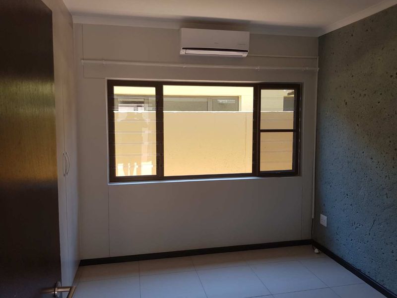 Riverthorn Townhouse For Sale - Photo 10