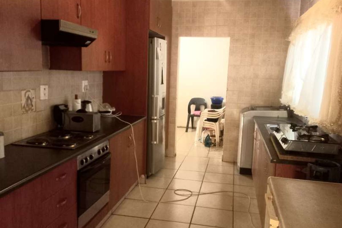 Charming Fixer Upper - Photo 2