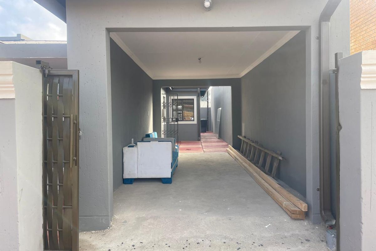 NEWLY RENOVATED HOME!!!! - Photo 4