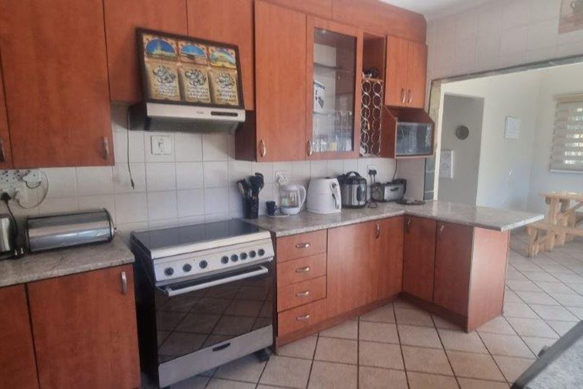 At one with Nature's tranquility. Lovely Location in Mondeor. - Photo 5