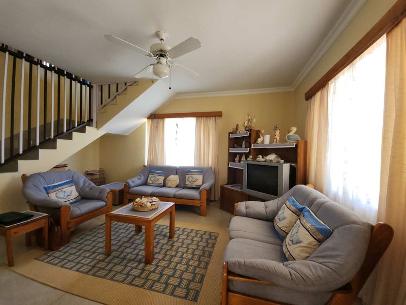 4 Bedrooms plus 2-bedroom flat awaits you. - Photo 3