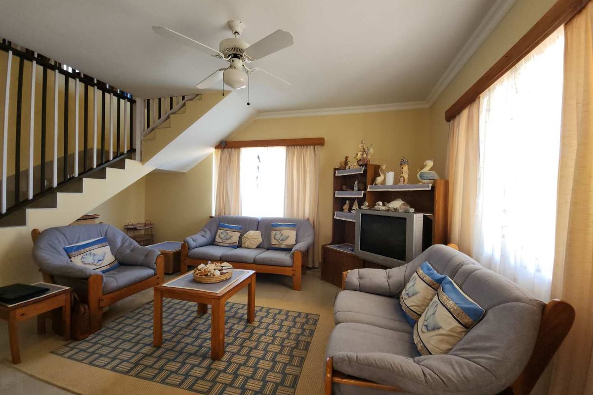 4 Bedrooms plus 2-bedroom flat awaits you. - Photo 3