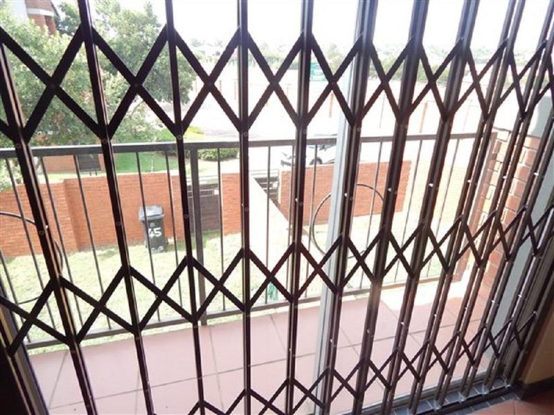 Modern 2 bedroom top unit in Mooikloof Ridge - Photo 10