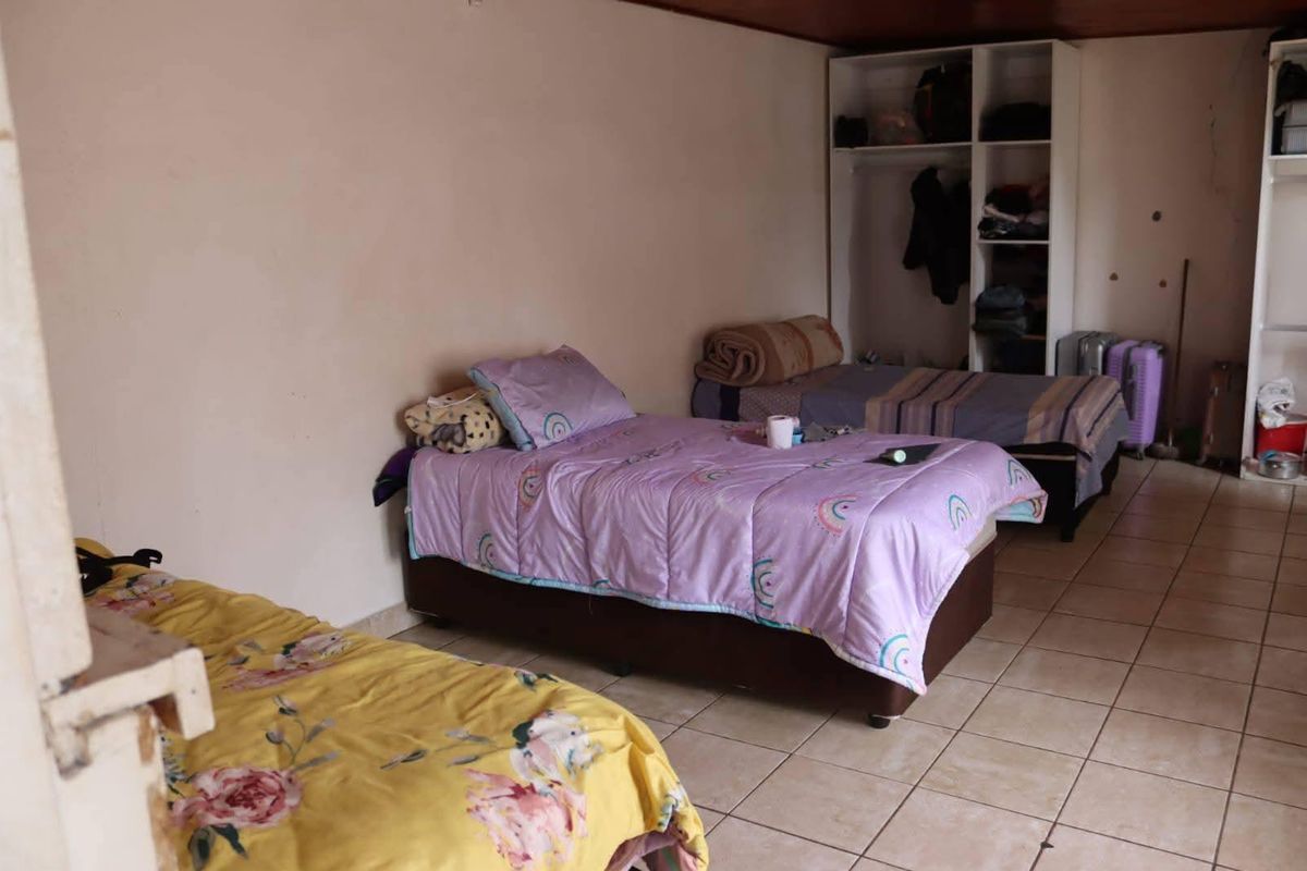 Spacious 3 Bedroom Family Home with Large Yard in Homelake - Photo 5