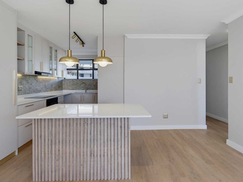 Top floor modern apartment with outstanding views - Photo 4